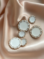 Пуговицы золотые белая эмаль с ажурным краем