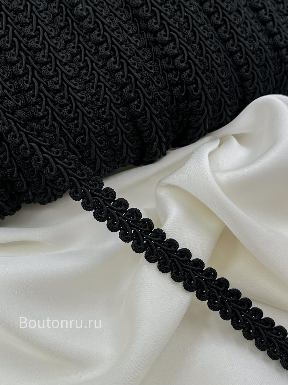 Тесьма отделочная вязаная косичка черная