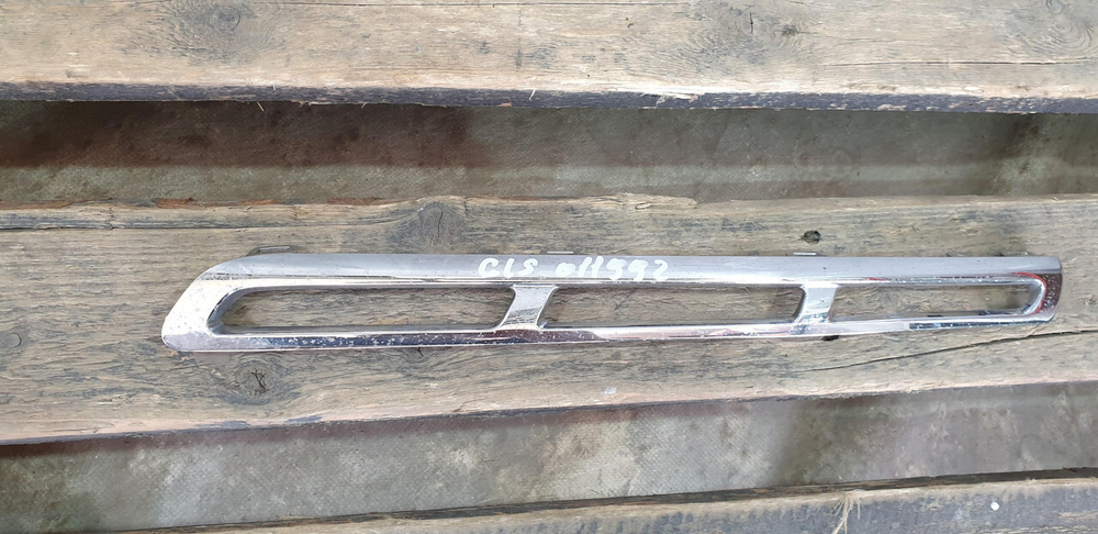Молдинг решетки радиатора Mercedes GL GLS (X166) 15-19 Б/У Оригинал A1668881785