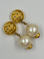 Клипсы с «жемчужными» подвесками Givenchy