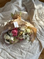 Букет из кустовых пионовидных роз,гортензии, маттиолы, диантусов и хризантемы