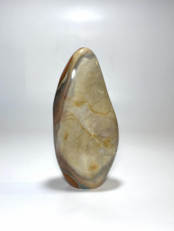 Полихромная яшма интерьерная