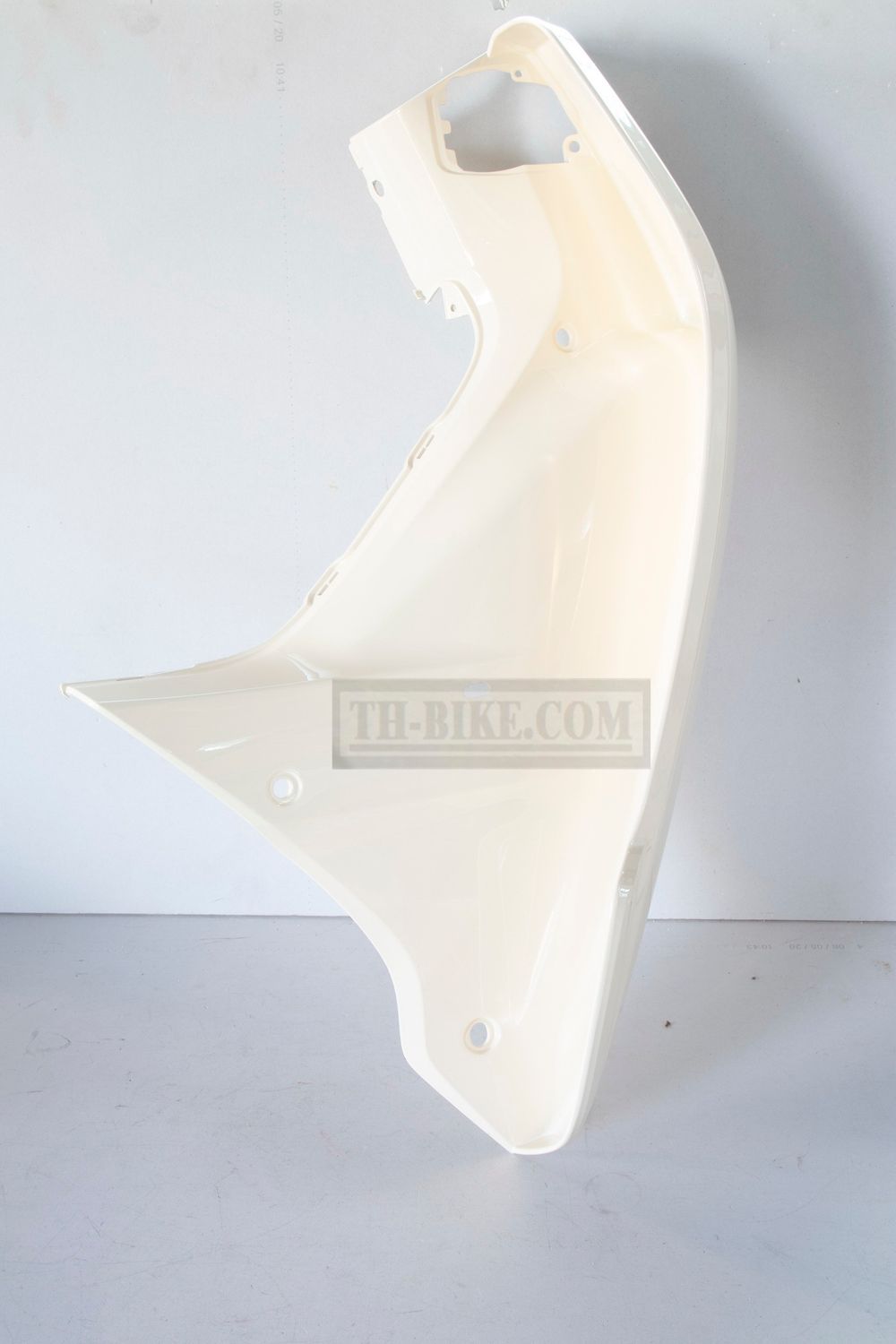 81131-KZV-T00ZH. SHIELD, R. LEG. Honda SUPER CUB110 Dream110 NBC110 (JA10-100xxxx)