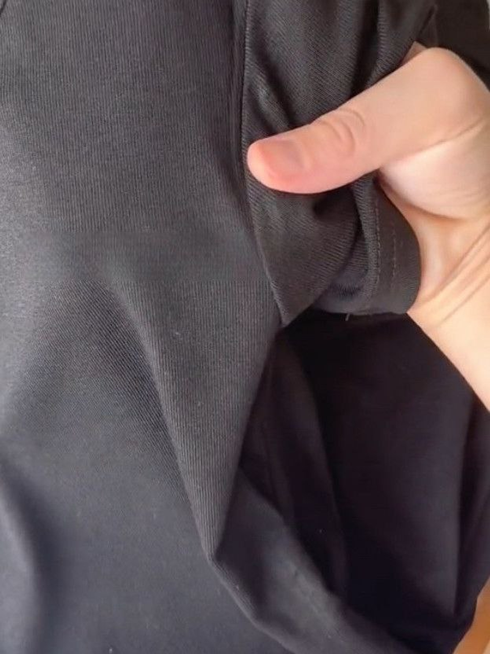 Женская удлиненная футболка с боковыми разрезами