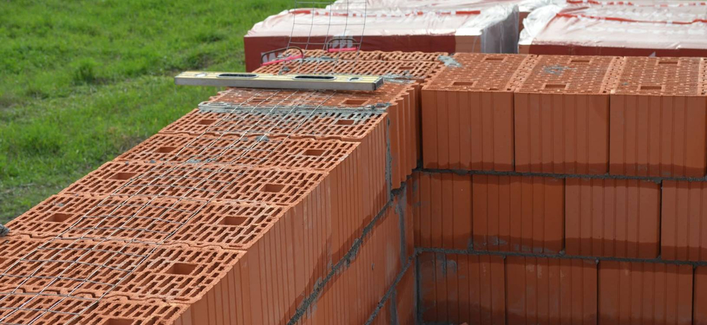 Кладка керамического блока Porokam