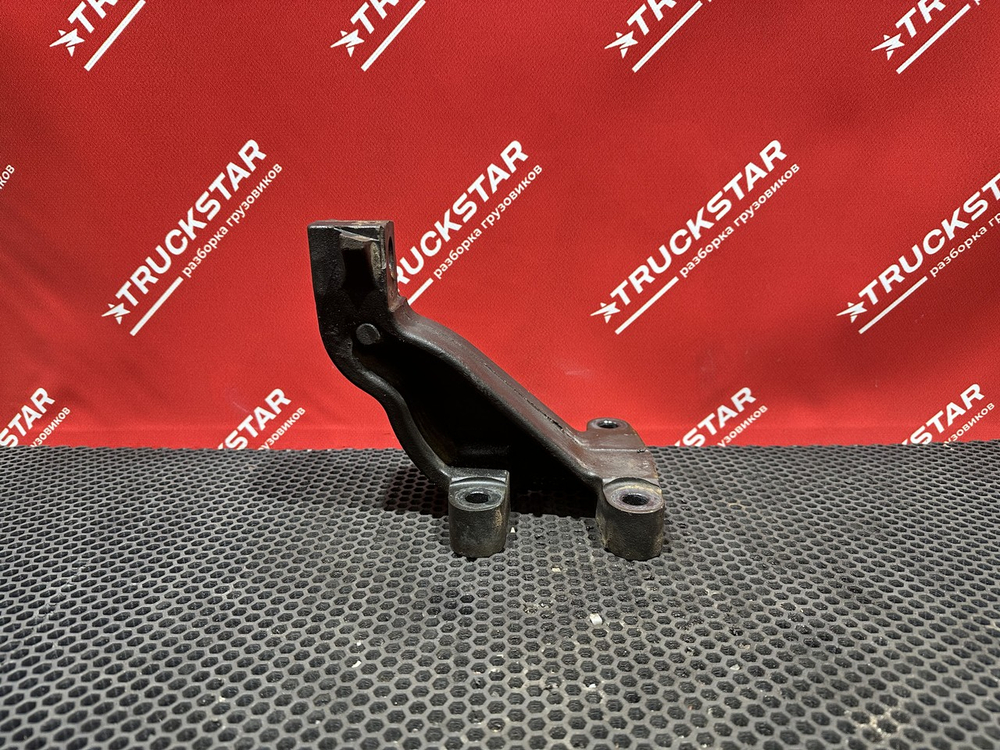 Кронштейн двигателя передний левый