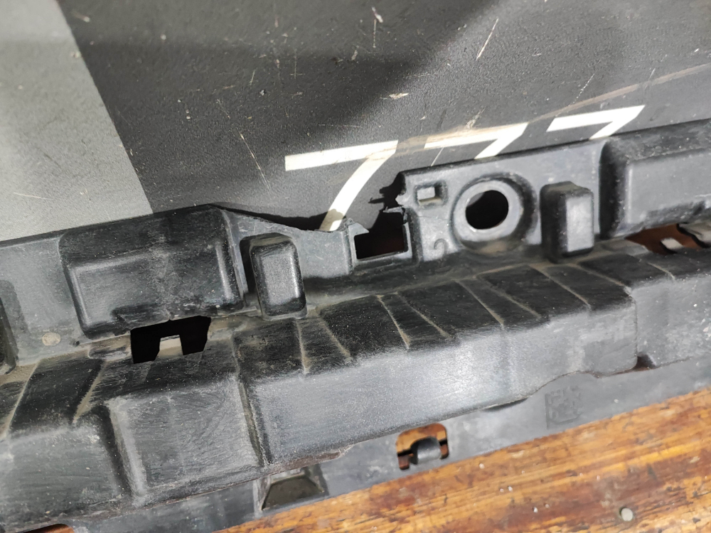 Кронштейн порога правого BMW X6 (G06) 19-нв Б/У Оригинал 51777425466