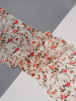 Эластичное кружево кремово-розовое с мультиколор ширина 22 см НОВОЕ