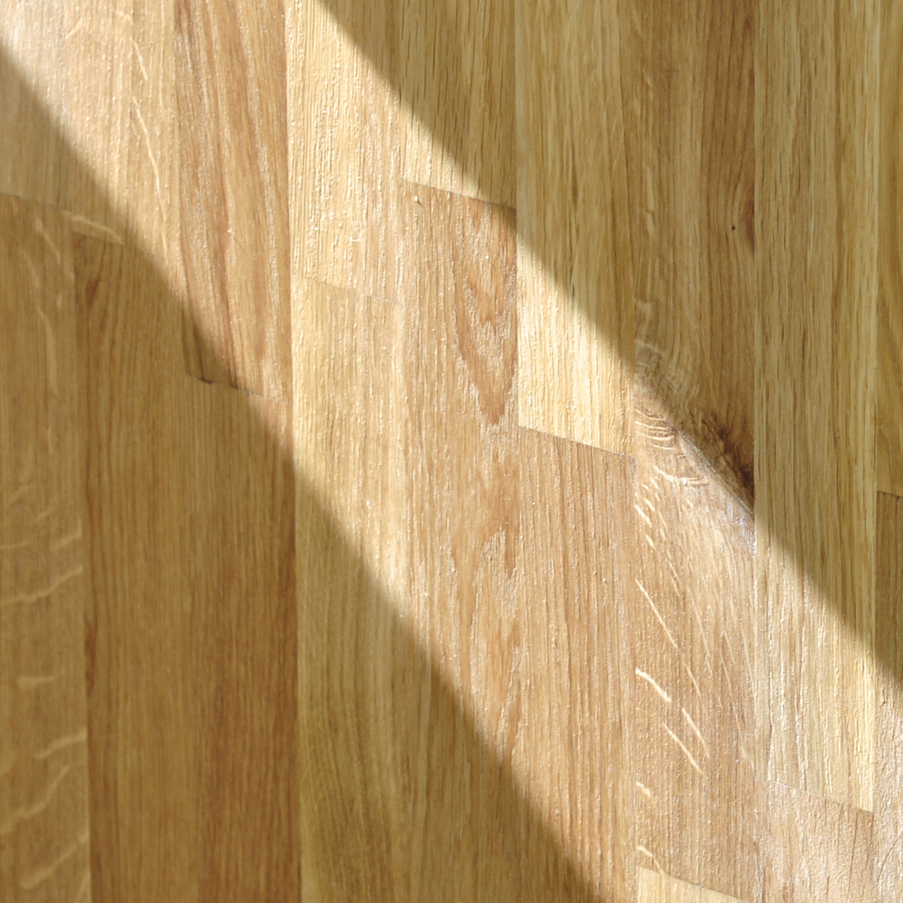 Стол журнальны Флеверс из массива дуба