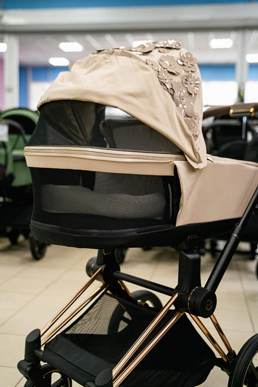 Коляска для новорожденных Cybex Priam IV Rosegold Simply Flowers Beige (Nude Beige)