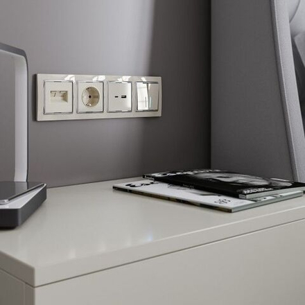 Рамка на 4 поста Snabb (слоновая кость/хром)