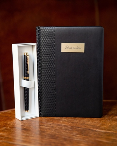 Подарочный набор с гравировкой: Ежедневник недатированный и Ручка роллер Parker IM Premium Core Black GT
