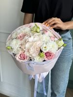 Сборный  букет из хризантемы, гортензии, лизиантуса и роз