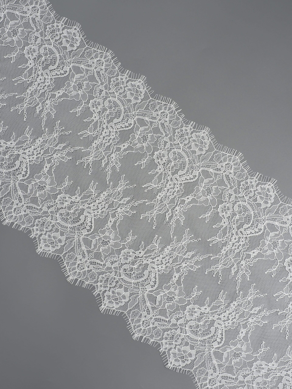 Кружево шантильи теплое белое неэластичное ширина 22 см купон 2.9 м С БРАКОМ