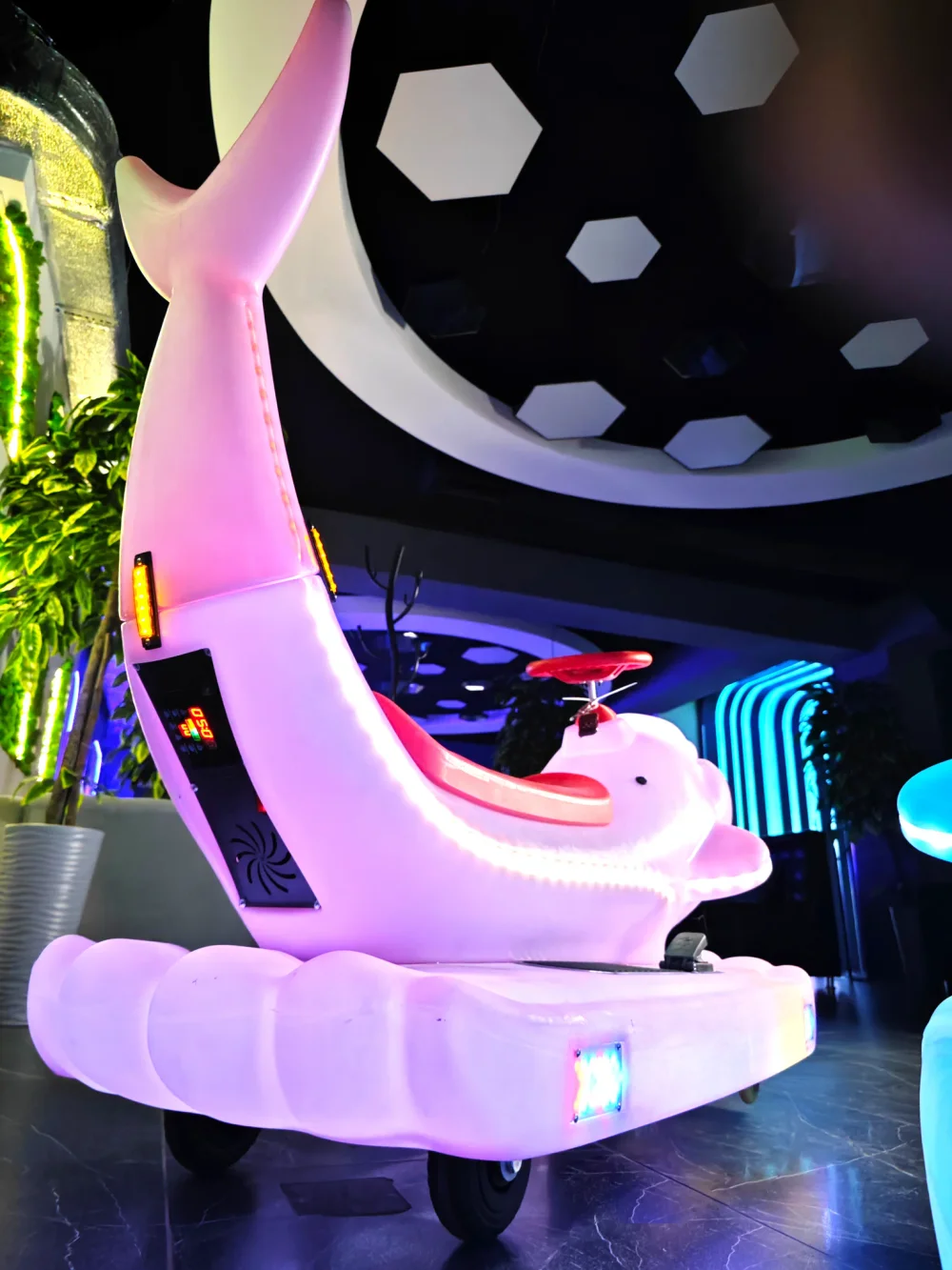 Прокатный аттракцион «Световой дельфин» Электромобиль (съемный хвост)