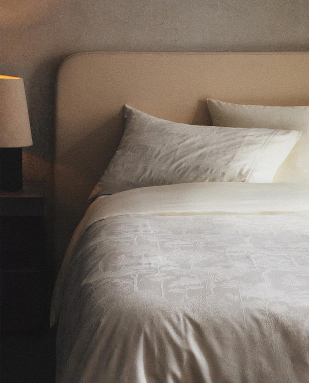 ZARA HOME ЖАККАРДОВЫЙ ПОДОДЕЯЛЬНИК (300 НИТЕЙ), ЖЕЛТОВАТО-БЕЛЫЙ