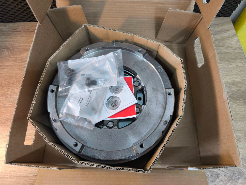 Маховик двухмассовый LUK для Audi А4 B8