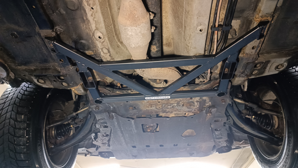 Распорка передняя нижняя МОДЕРНИЗИРОВАННАЯ Nissan X-Trail 2 T31 (2-го поколения) (ПОД ЗАКАЗ)