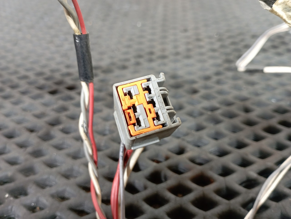 Проводка двери левой