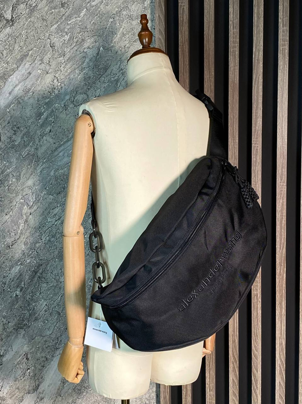 Сумка- слинг Alexander Wang