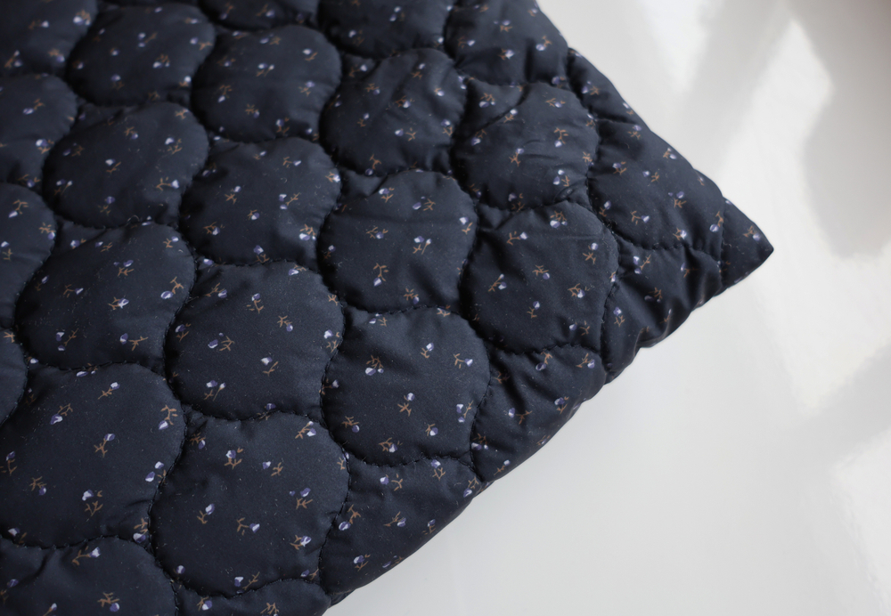 МАЛЕНЬКИЕ ЦВЕТОЧКИ НА ТЕМНОМ - Стежка легкая, фонарик 5см (1419 Маша) УЦЕНКА!