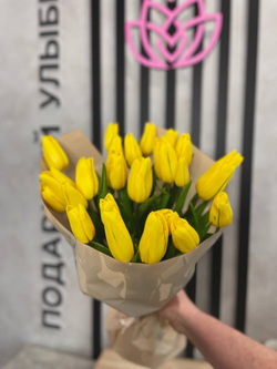 Букет 25 желтых тюльпанов