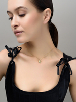 Колье с буквой Е