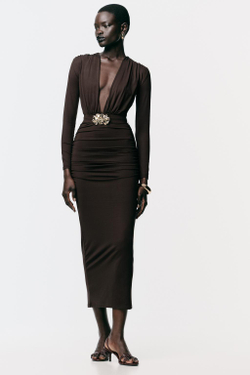 ZARA ПЛАТЬЕ ИЗ ПОЛИАМИДА С ПОЯСОМ И ФУРНИТУРОЙ, КОРИЧНЕВЫЙ