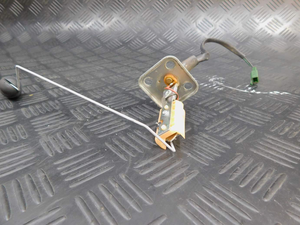 Датчик топливный Yamaha XJR1300 RP03J 2005