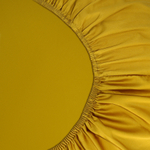 Простыня на резинке из премиального сатина горчичного цвета из коллекции essential, 160х200х30 см