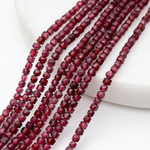 Гранат бусины, куб с огранкой, размер около 2-2,2 мм, цена за нить 38 см