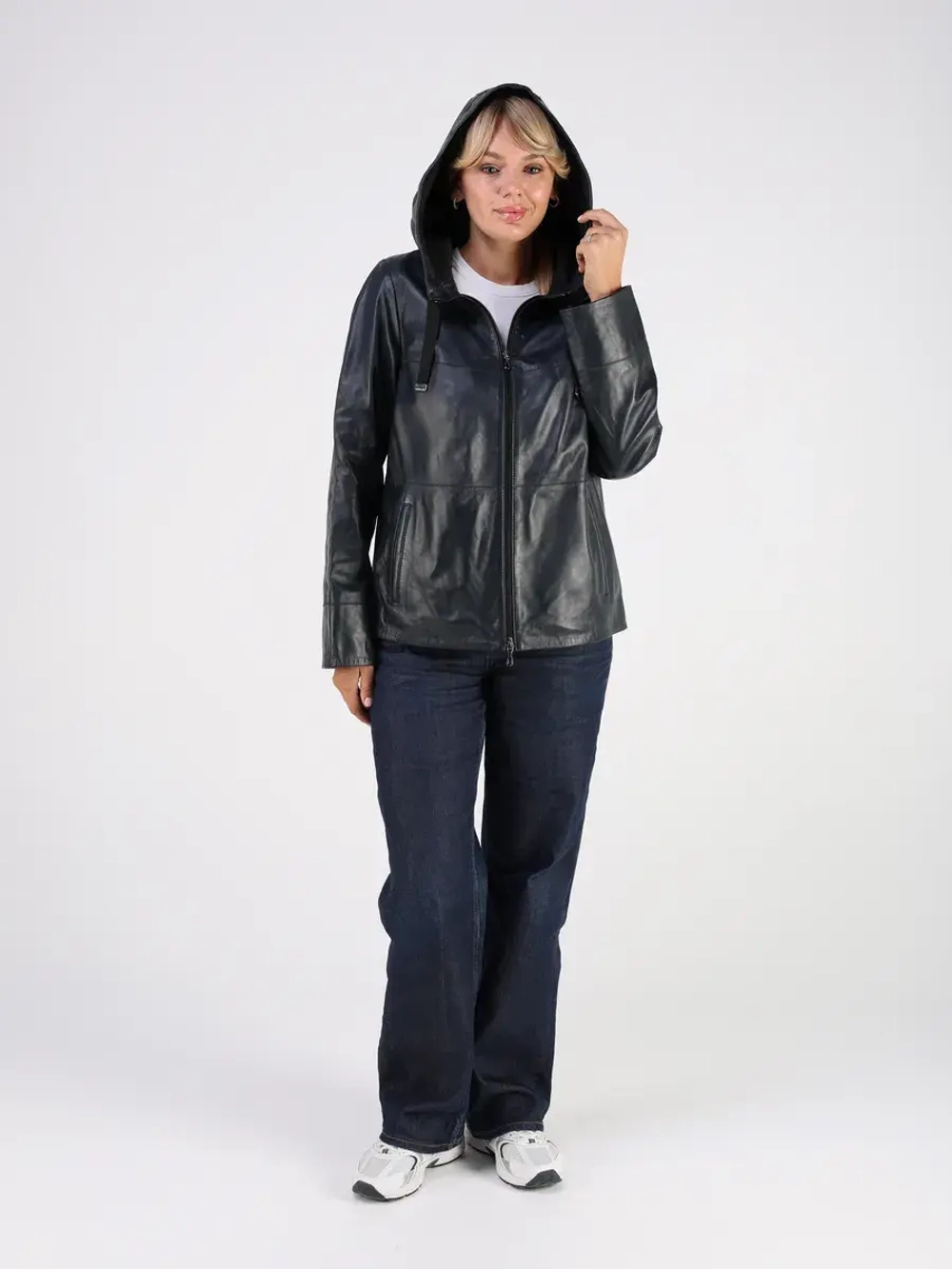 Кожаная куртка демисезонная с капюшоном