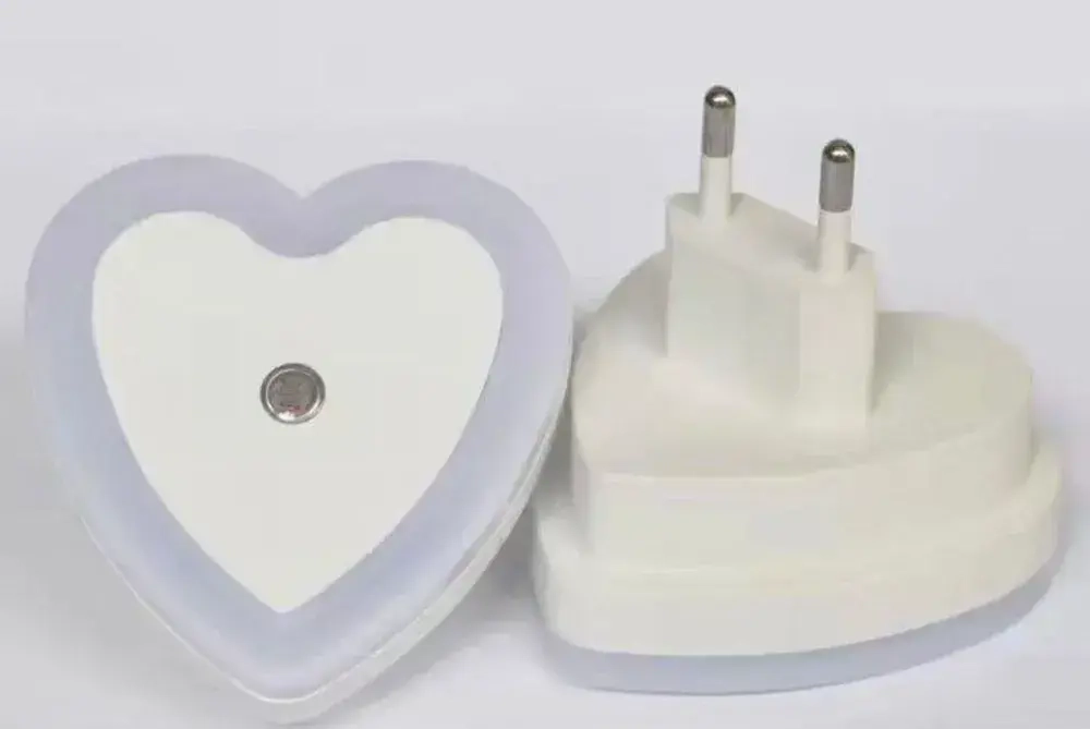 Светодиодный ночник с датчиком света LED, белый с включением от розетки