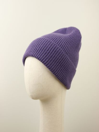 Шапка вязаная "Прогулка с корги", 100% шерсть ягнёнка, цвет фиалка.