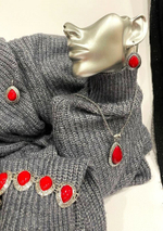 Комплект бижутерии "Красный коралл" - подвеска, серьги и браслет.  Форма-капля.