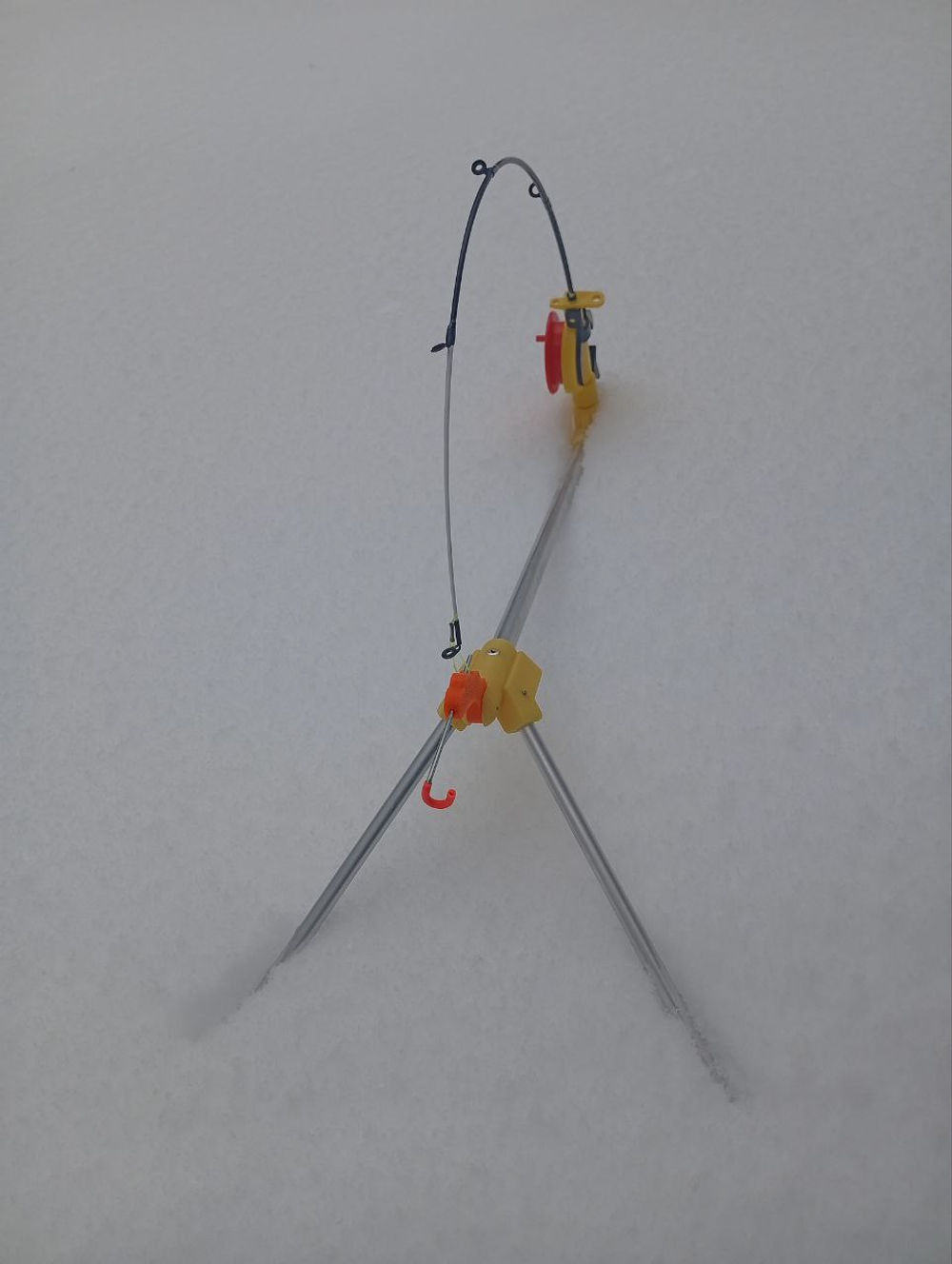 Удочка-поставушка зимняя самоподсекающая.