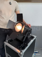 Прожектор с линзой френеля Amixled 100 ZOOM FRESNEL