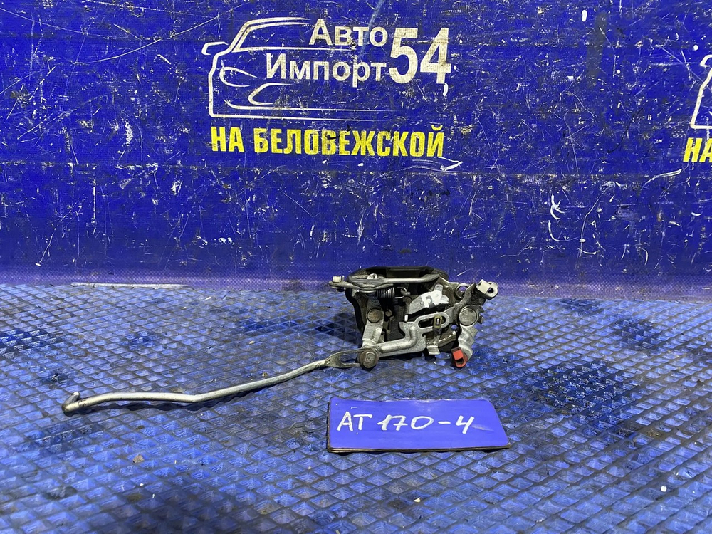 Замок двери передней правой TOYOTA CORONA 1988