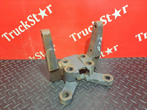 Кронштейн переднего бампера