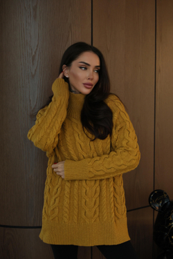 Свитер с косами