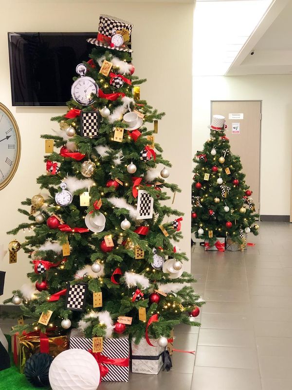 Новогодняя Алиса в стране чудес