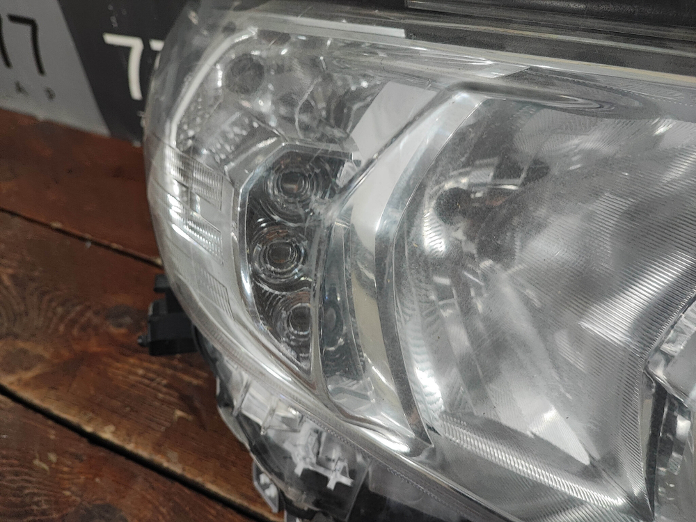 Фара правая галоген Toyota Land Cruiser Prado 150 17-нв Б/У Оригинал 8113060N10