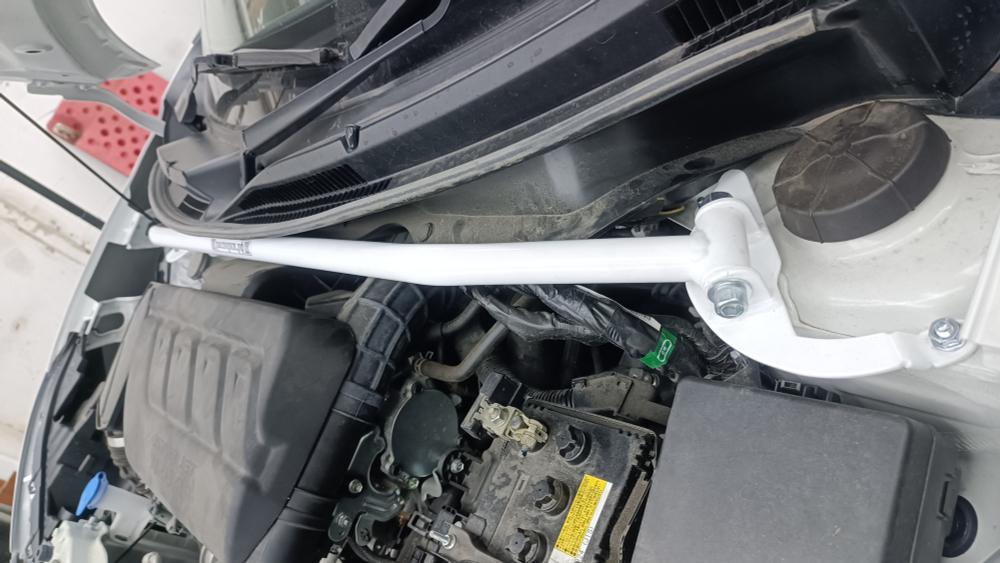 Распорка передних стоек Suzuki Swift 5 (ZC33S)