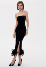 Платье длинное с крупными перьями снизу