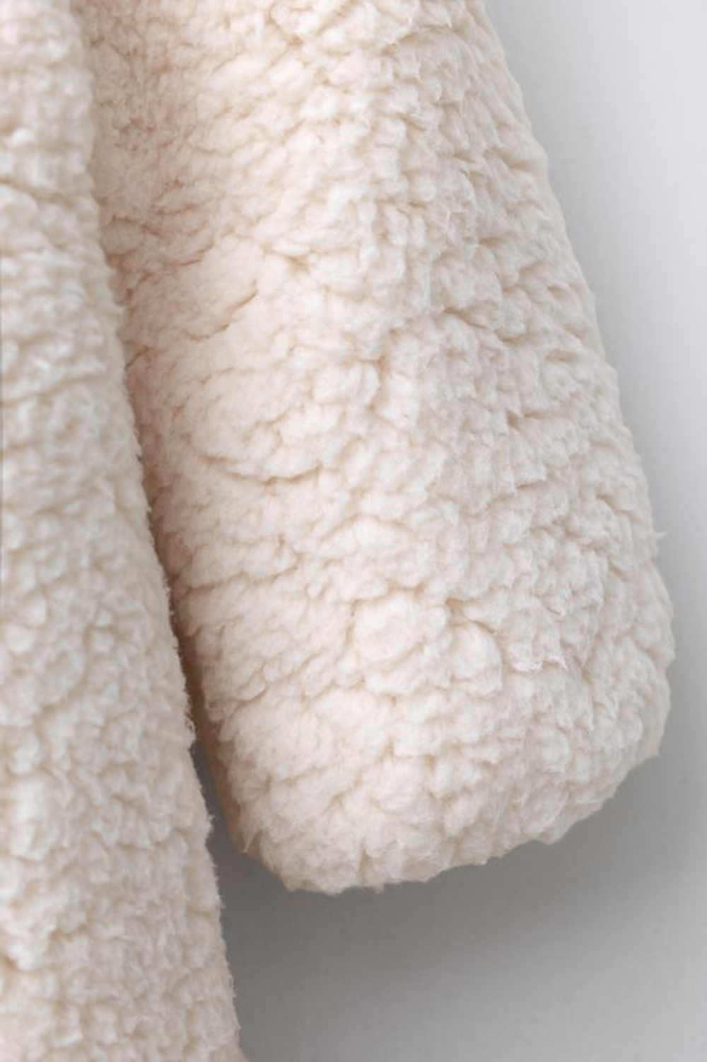 ZARA КОМБИНЕЗОН ИЗ ИСКУССТВЕННОЙ ОВЧИНЫ И ПОЛАРФЛИСА, ЭКРЮ