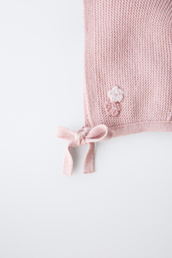 ZARA ЧЕТРИКОТАЖНЫЙ ЧЕПЧИК ВЯЗКИ ИНТЕРЛОК С ЦВЕТАМИ КРОШЕ, СВЕТЛО-РОЗОВЫЙ