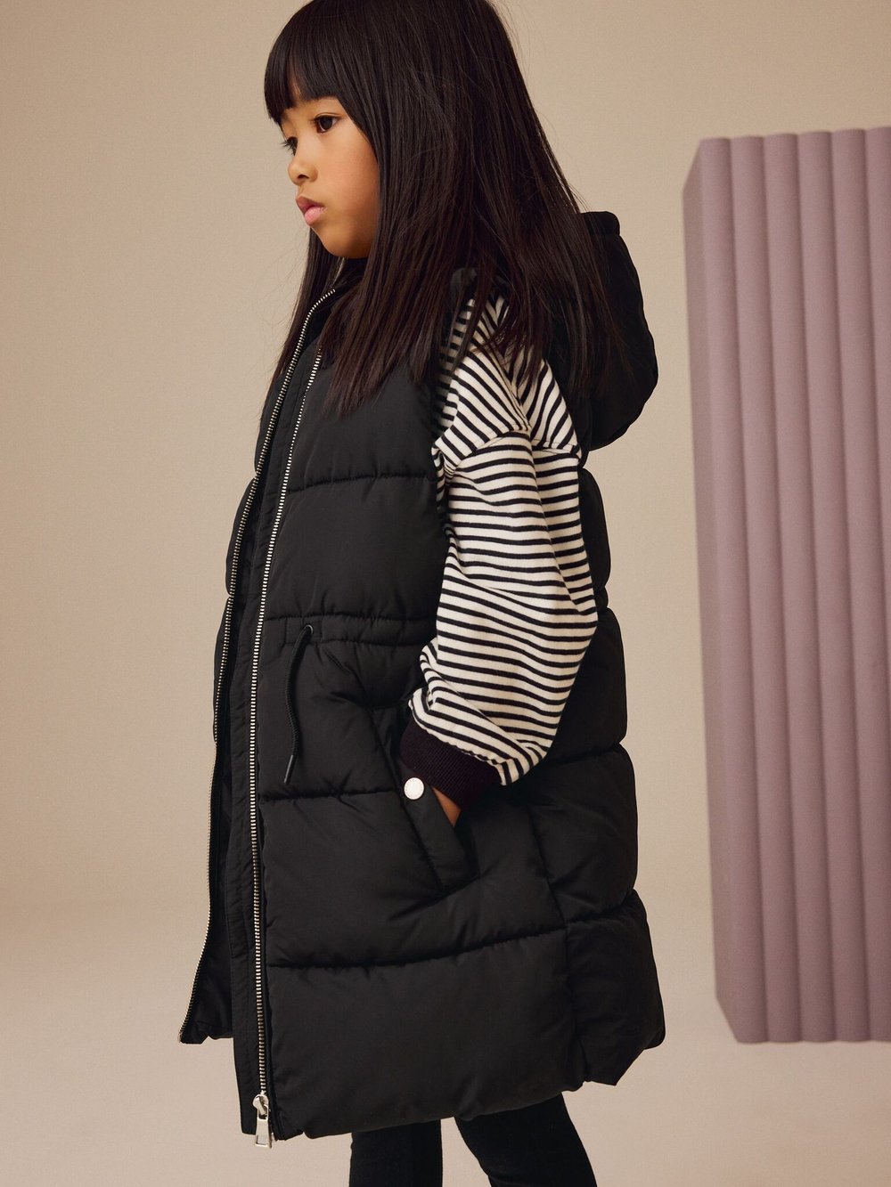 Жилет дутый удлиненный для девочки Next 371-706, Черный