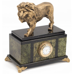 Часы "Лев" змеевик статуэтка мрамолит 175х100х200 мм 2550 гр. R117677