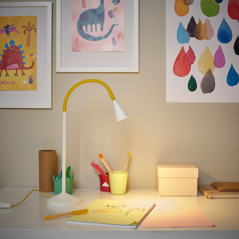 IKEA NÄVLINGE  (ИКЕА НÄВЛИНГЕ)  -  Светодиодная настольная лампа, желтый/белый