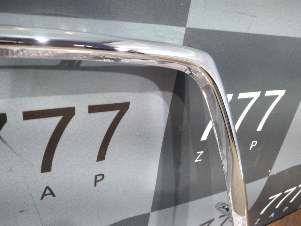 Молдинг решетки радиатора Mitsubishi Outlander 2 (XL) 09-13 Новое  6400C902